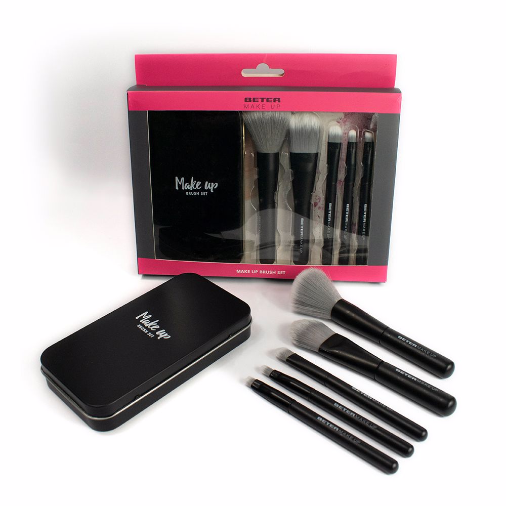 BLACK EDITION set (1 Brush for powdered products, such as bronzer, compact or loose powders + 1 Brush for fluid foundation + 1 Thick brush for shadows + 1 Fine brush for shadows + 1 Beveled brush for cream or powder textures + 1 Metal case.)